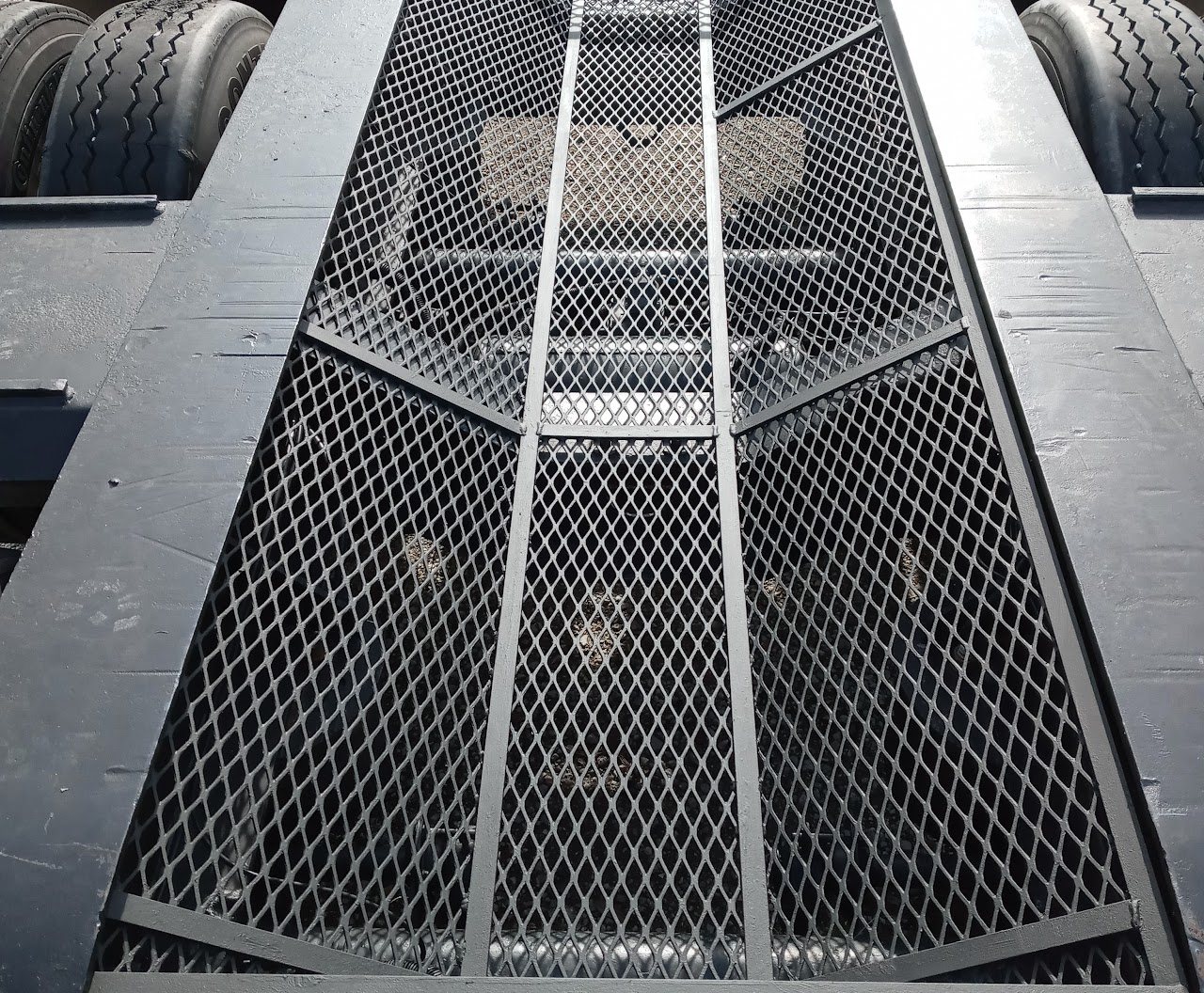 Third axle ramp fabrication